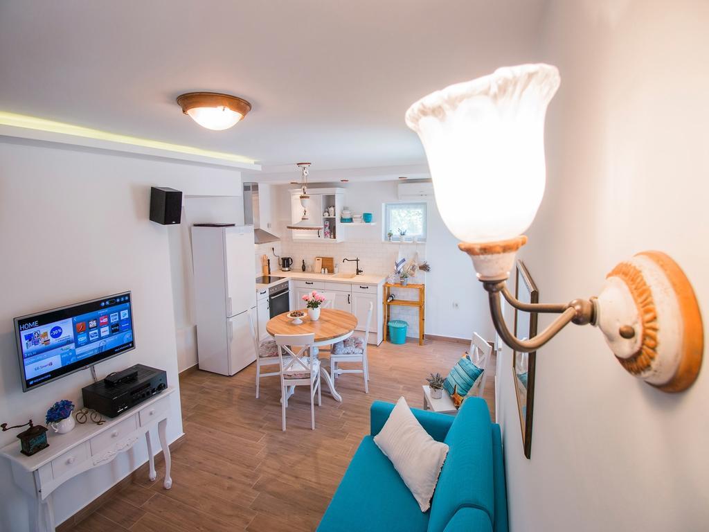 Holiday Home Lukica プリヴラカ 部屋 写真